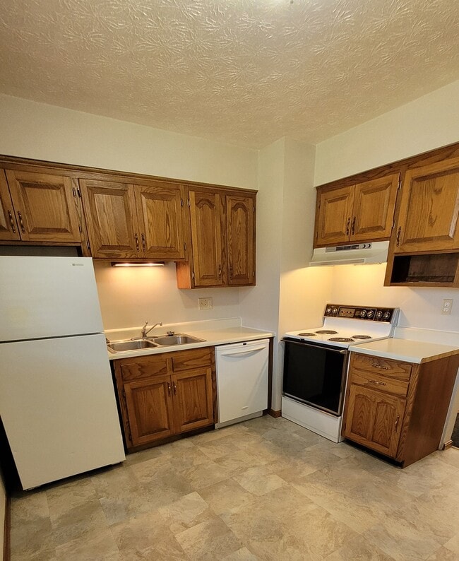 Kitchen - 1171 N Carpenter Rd