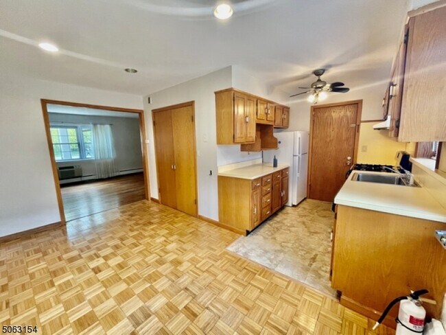 Building Photo - 165 Ridge Rd