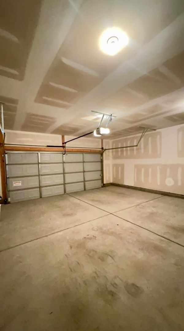 Building Photo - Experience the perfect blend of comfort & modern living in this beautiful home located in Northea...