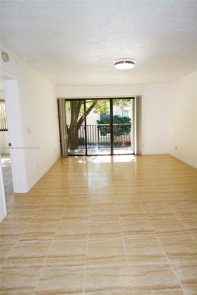Foto del edificio - 9200 W Atlantic Blvd