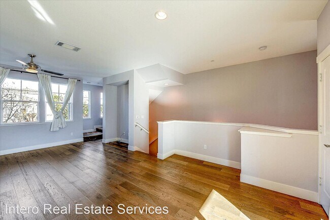 Building Photo - 3 br, 2.5 bath House - 1089 Interlaken Ter...