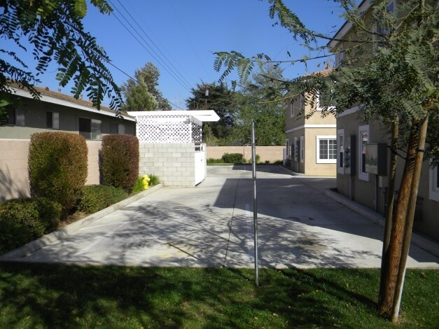 Primary Photo - 1520 N Palm Ave
