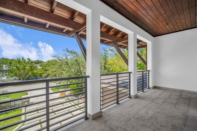 Building Photo - 6120 SW 80th St