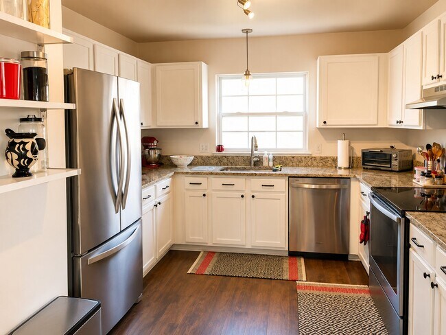 Building Photo - 3081 Promenade Cir