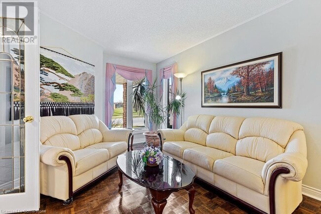 Photo du bâtiment - 5100 Fallingbrook Dr