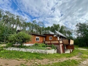 Building Photo - 1569 La Rue Ln