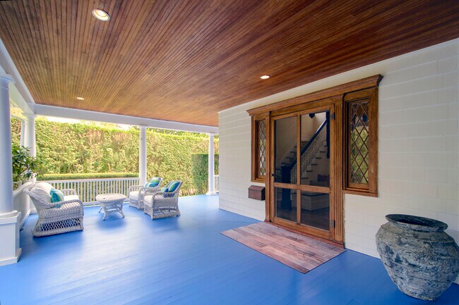 Building Photo - 35 Huntting Ln