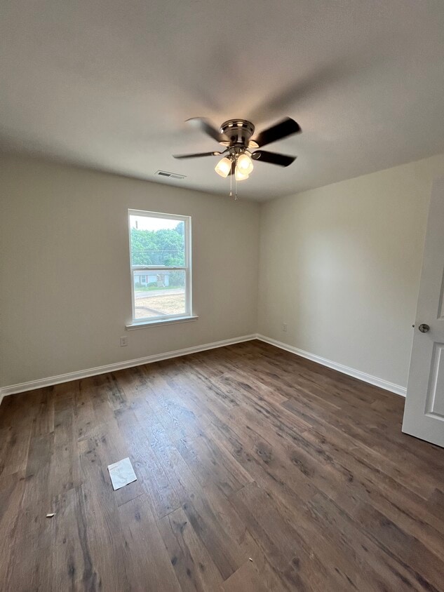 Building Photo - 117 Travis Dr