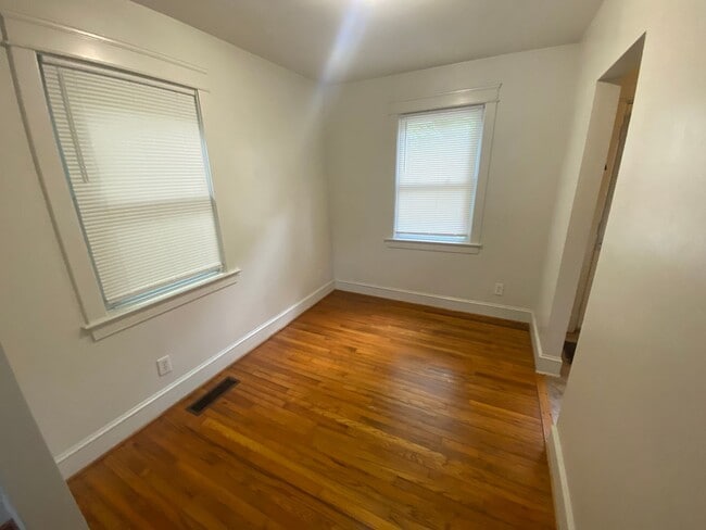 Building Photo - Perfect Floorplan! Walltown Duplex with All Appliances and Fenced Yd