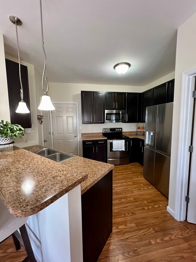 Cocina, electrodomésticos LG - 105 Shire Dr