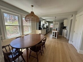 Building Photo - 109 Rockview St