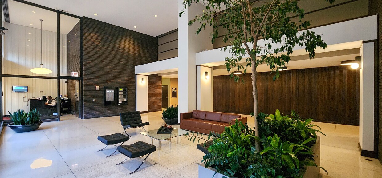 Foto principal - 5455 N Sheridan Rd