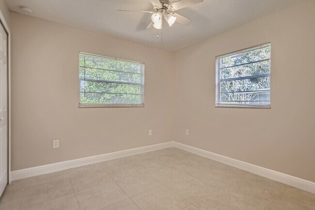 Building Photo - 104 Lake Gem Dr
