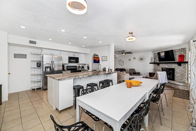 Foto del edificio - Spacious 5-Bed Scottsdale Home with Pool &...
