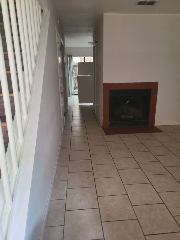 Building Photo - 1102 Verde Dr