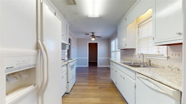 Foto del edificio - 1806 Heatherton Dr