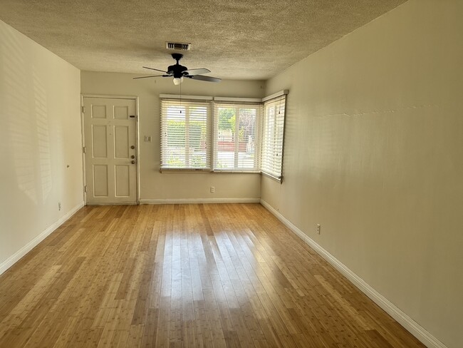 Living Room - 5015 Doman Ave