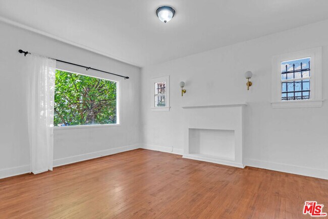Foto del edificio - 736 N Poinsettia Pl