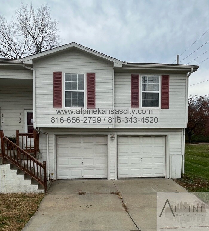 Primary Photo - Spacious Northland Duplex, 2 Car Garage