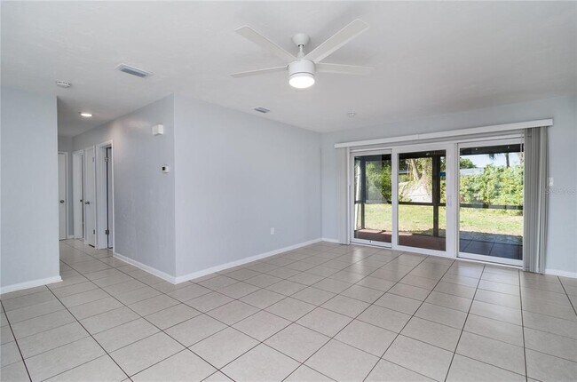 Building Photo - 2159 Floyd Ct
