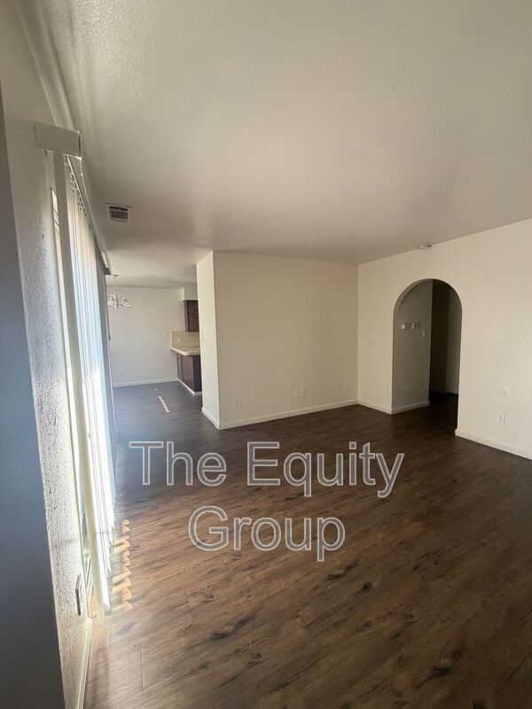 Foto del edificio - 530 E Myrtle Ave