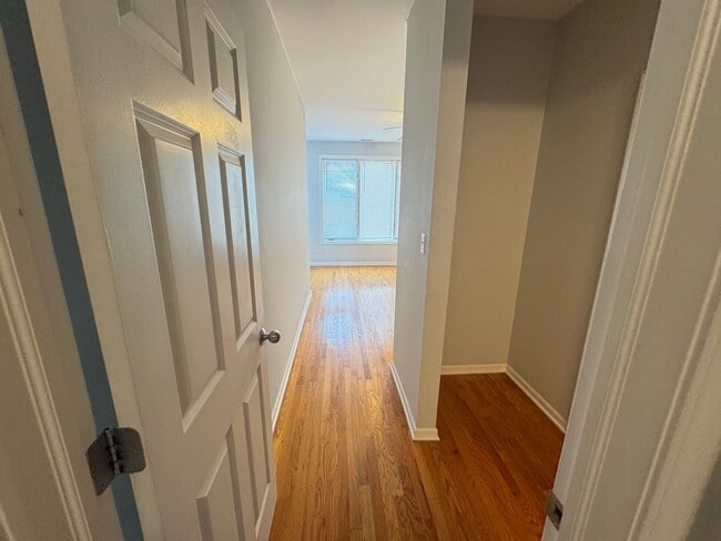 Building Photo - Bright & Spacious 2 Bed / 2 Bath Condo with Hardwood Floors, Granite Kitchen & Walk-In Closets