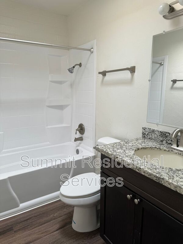 Building Photo - 4561 E Bellevue St
