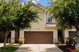 Building Photo - 11527 Champions Green Dr