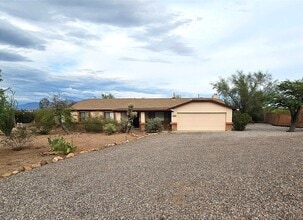 Building Photo - 4832 N Avenida Largo