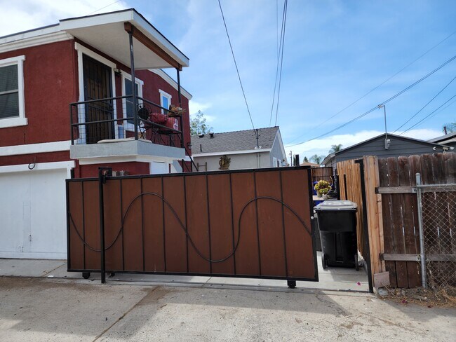 Foto del edificio - 3549 Highland Ave