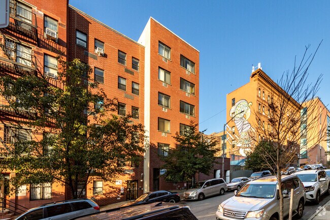 Building Photo - 158 E 100th St