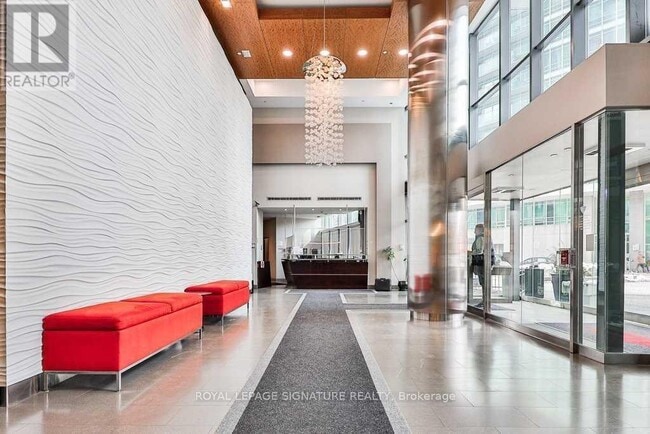 Photo du bâtiment - 373 Front St W