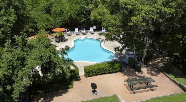 Building Photo - 11915 Stonehollow Dr