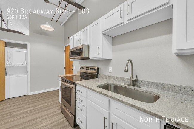 Building Photo - 920 Broadway Blvd