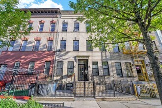 Building Photo - 1060 Putnam Ave