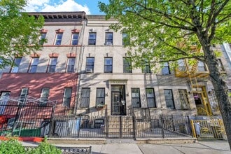 Building Photo - 1060 Putnam Ave