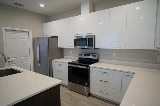 Building Photo - 4104 N Thatcher Ave