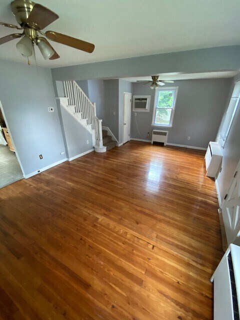 Foto principal - Single family fenced in yard accepts pets