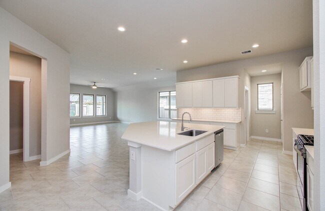 Foto del edificio - 28511 Eli Eagle St