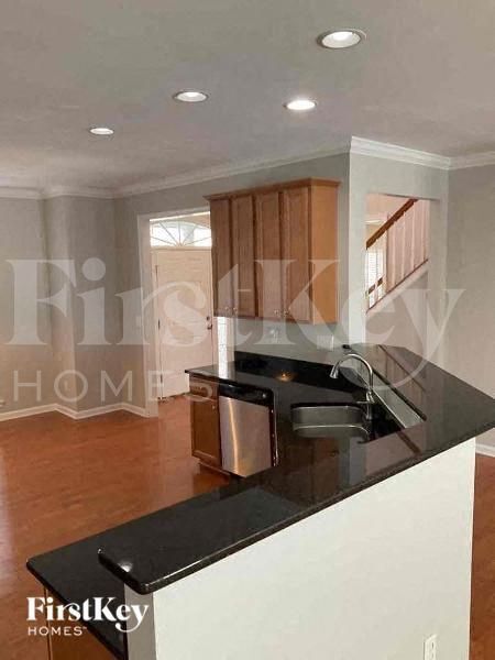Foto del edificio - 15625 Troubadour Ln