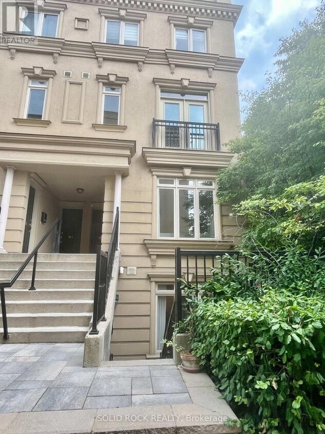 Primary Photo - 60-60 Carr St