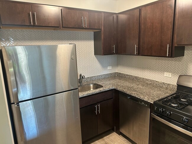 Building Photo - 540 W Aldine Ave