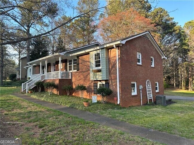 Building Photo - 4068 Omra Dr