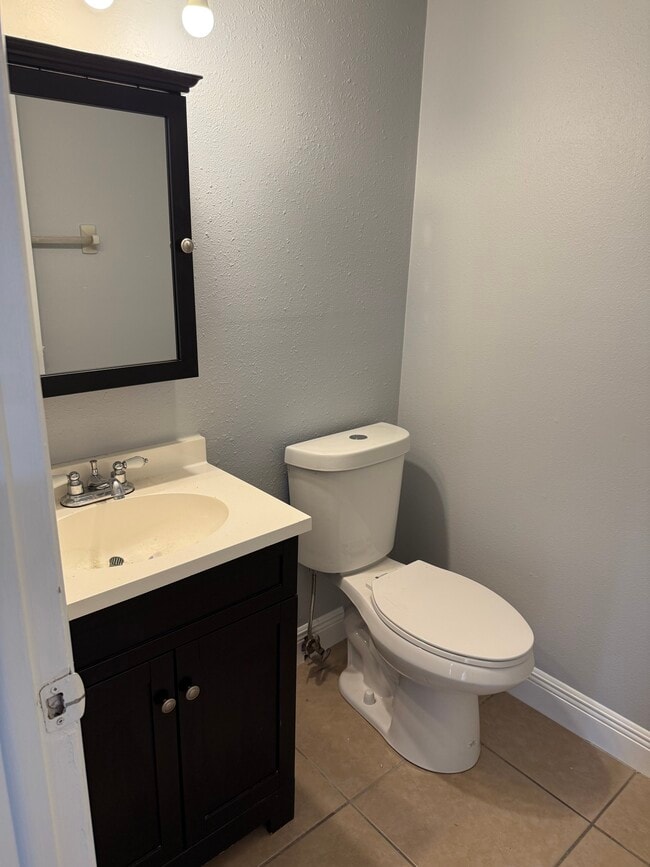 1/2 bath - 7261 Pond Cir