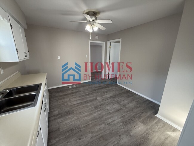 Building Photo - Three Bedroom House | Move In Ready!