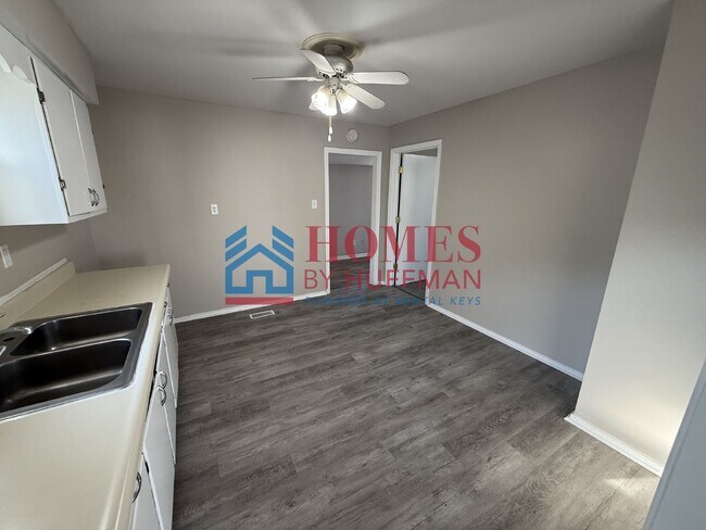 Foto del edificio - Three Bedroom House | Move In Ready!