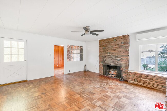Building Photo - 7854 Goll Ave