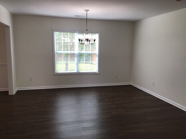 Foto del edificio - 2044 Longburn Dr
