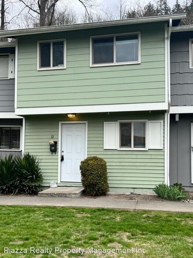 Primary Photo - 2 br, 1.5 bath House - 540 N Pine St #12