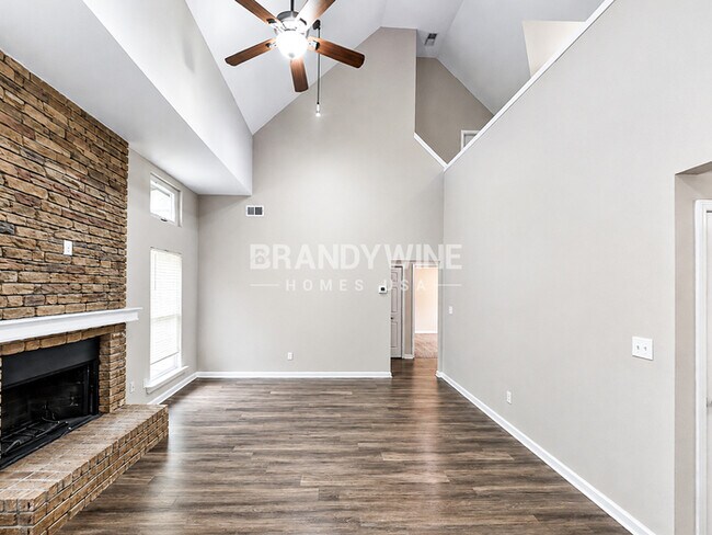 Building Photo - 2704 Deer Glade Ln
